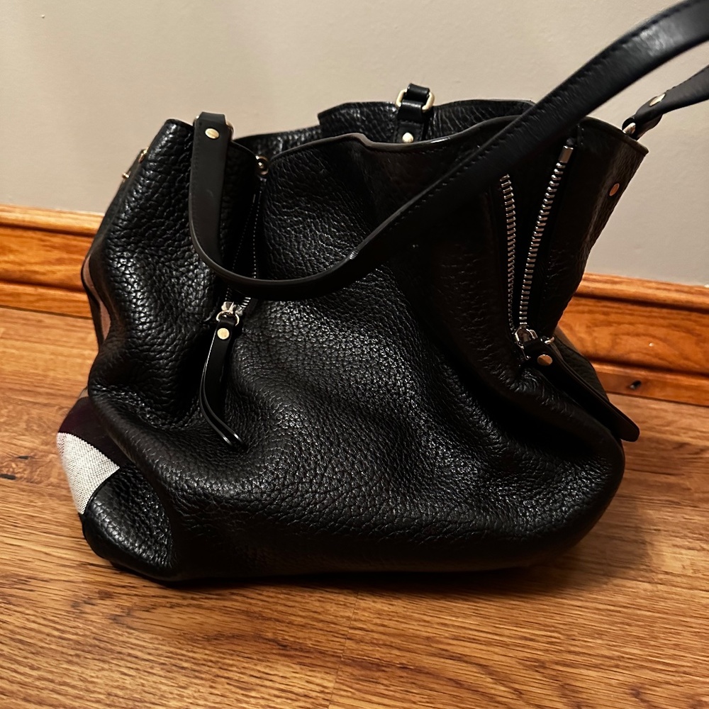 Burberry Med size check Interior